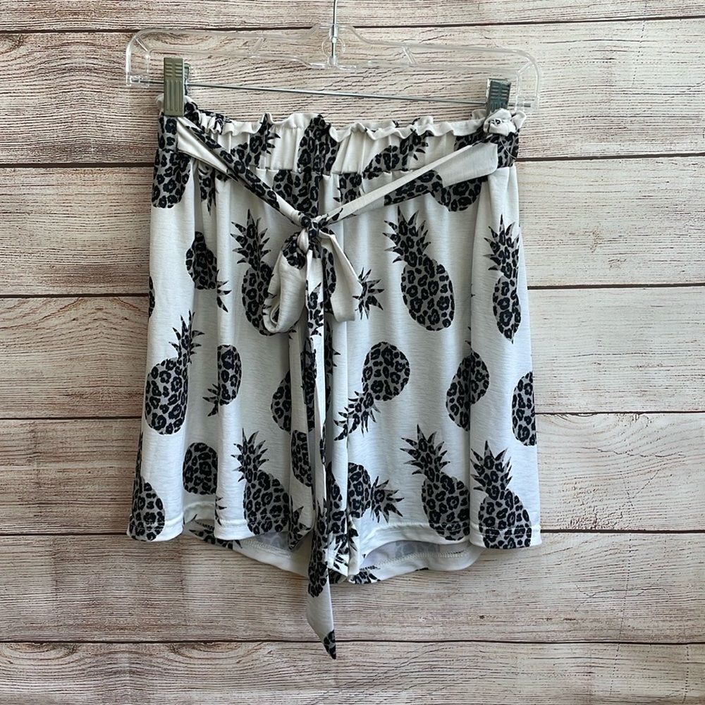 SIMPLY SOUTHERN PINEAPPLE PRINT PAPERBAG WAIST SHORTS